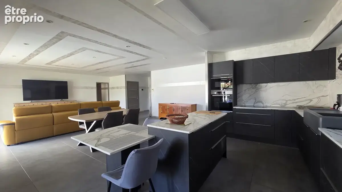 A vendre - cers - villa plain-pied de 172 m2 de type 5 sur 700 m2 de terrain avec piscine et garage - photo 4