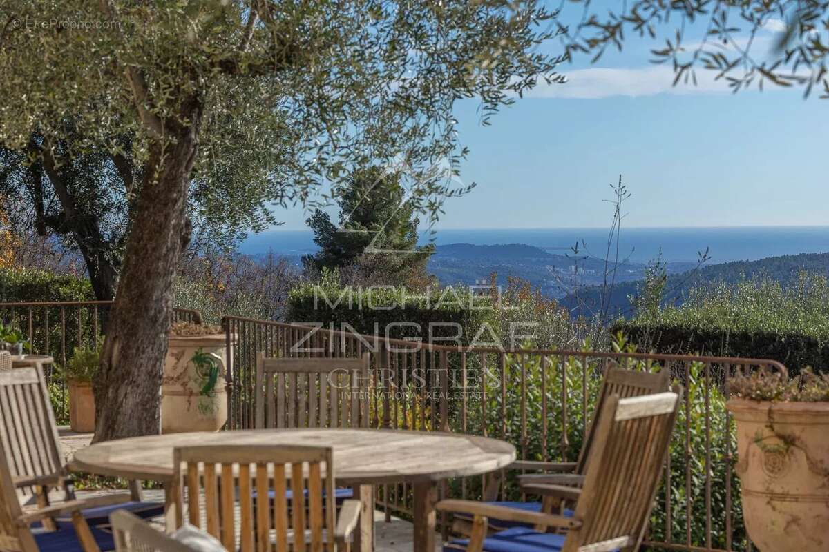 Elegante  Villa position dominante avec vue mer et oliveraie - photo 17