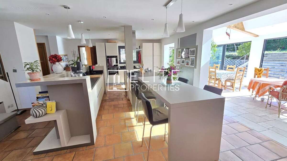 Maison à MOUANS-SARTOUX