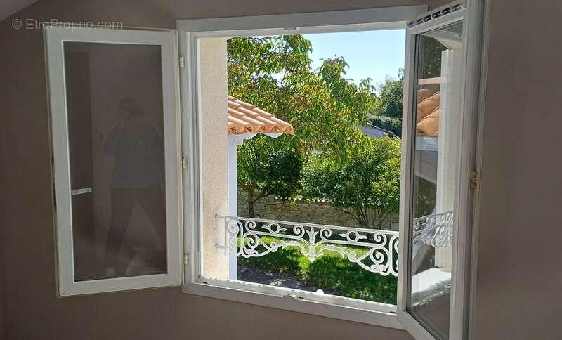 Maison à ROULLET-SAINT-ESTEPHE