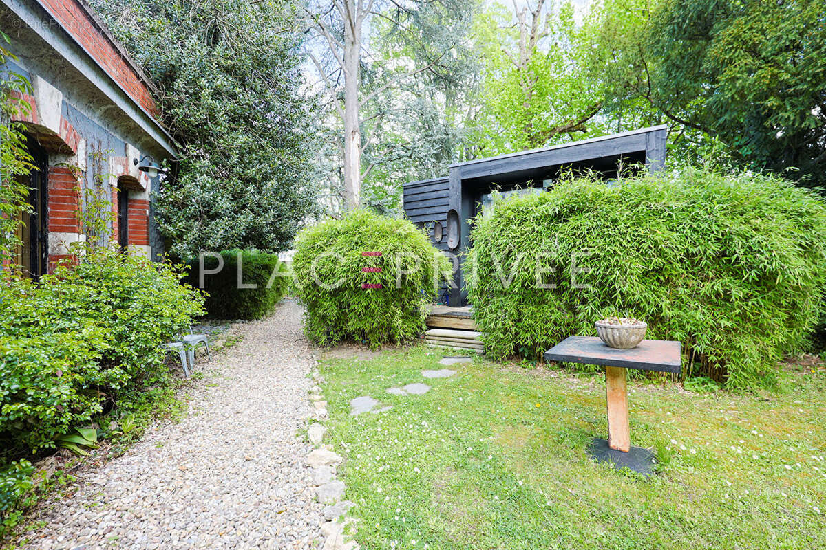 Maison Art Nouveau avec jardin et piscine - photo 15
