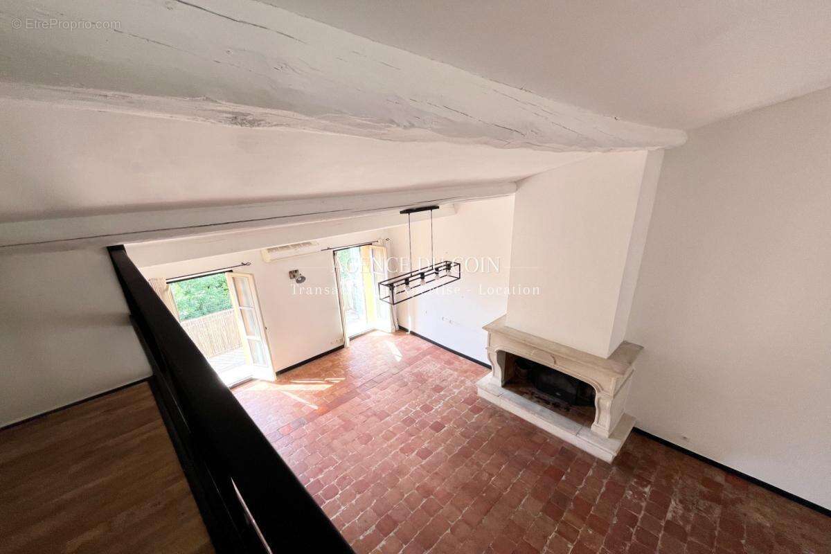 Appartement à LE MUY