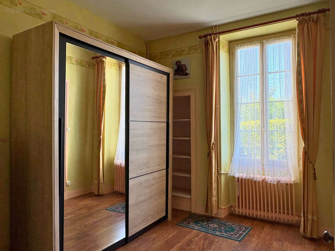 MAISON DE CARACTÈRE en pierre de taille, terrain de 1 200 m2, dépendance de 210 m2, quartier Gare COGNAC - photo 10