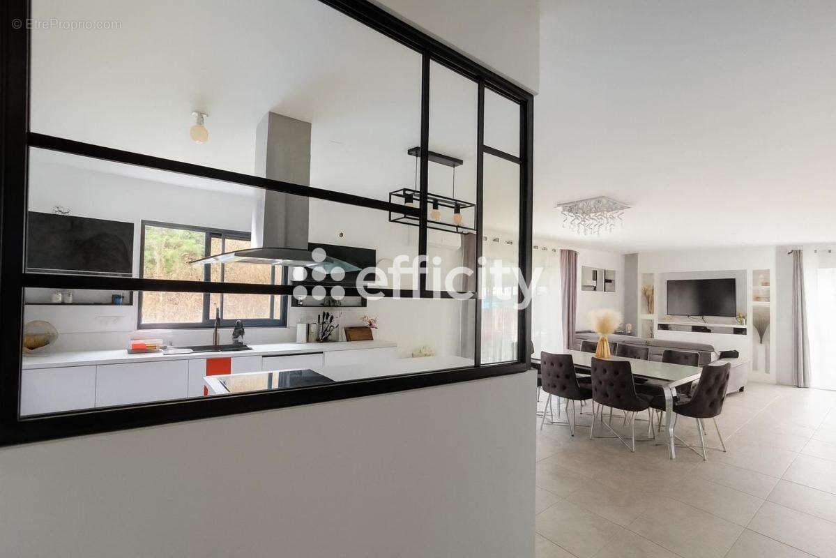 Maison 108 m² à Neuville-De-Poitou  - photo 4