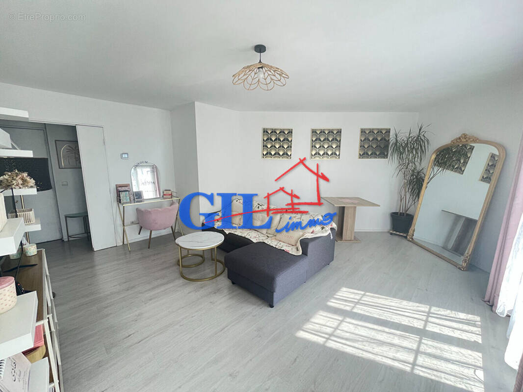 Appartement à SAVIGNY-LE-TEMPLE