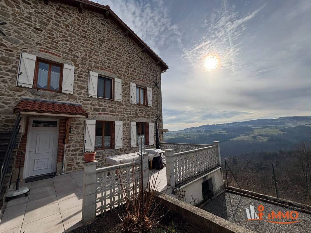 Maison à SAINT-GEORGES-EN-COUZAN