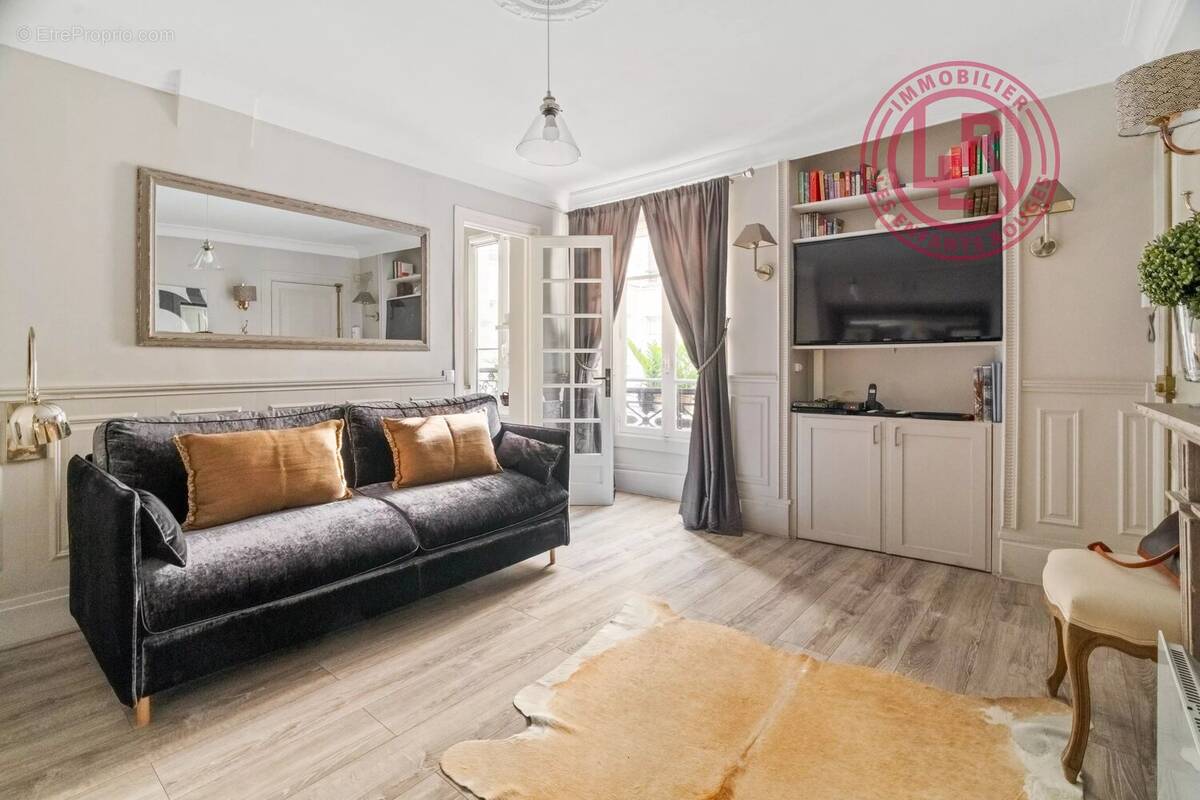 Appartement à PARIS-7E