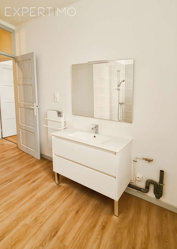 Appartement 104 m2 plein centre village, 3 chambres - photo 4