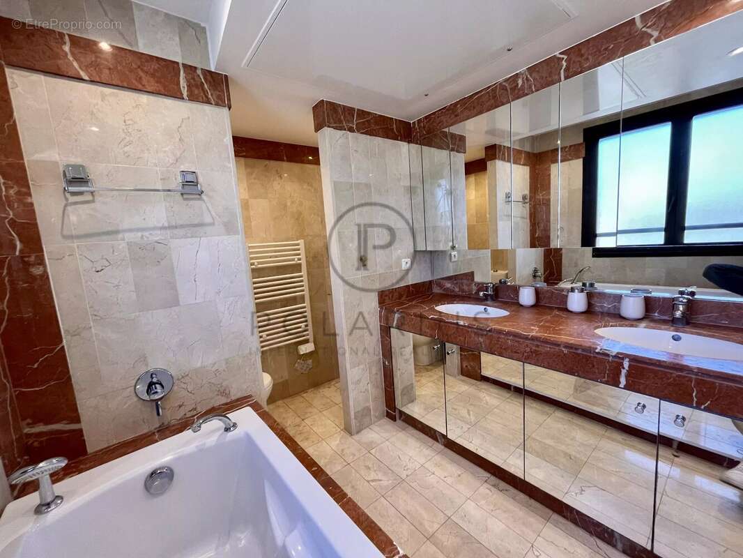Appartement élégant en front de mer à Saint-Laurent-du-Var – Lumière, espace & vie Riviera - photo 21