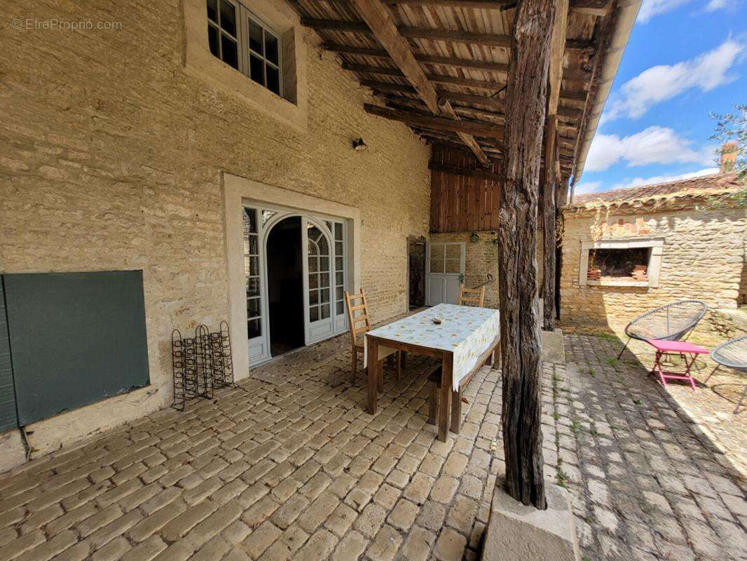 Charmante maison en pierre rénovée d'environ 143 m² -Authenticité et confort aux portes de Luçon - photo 14