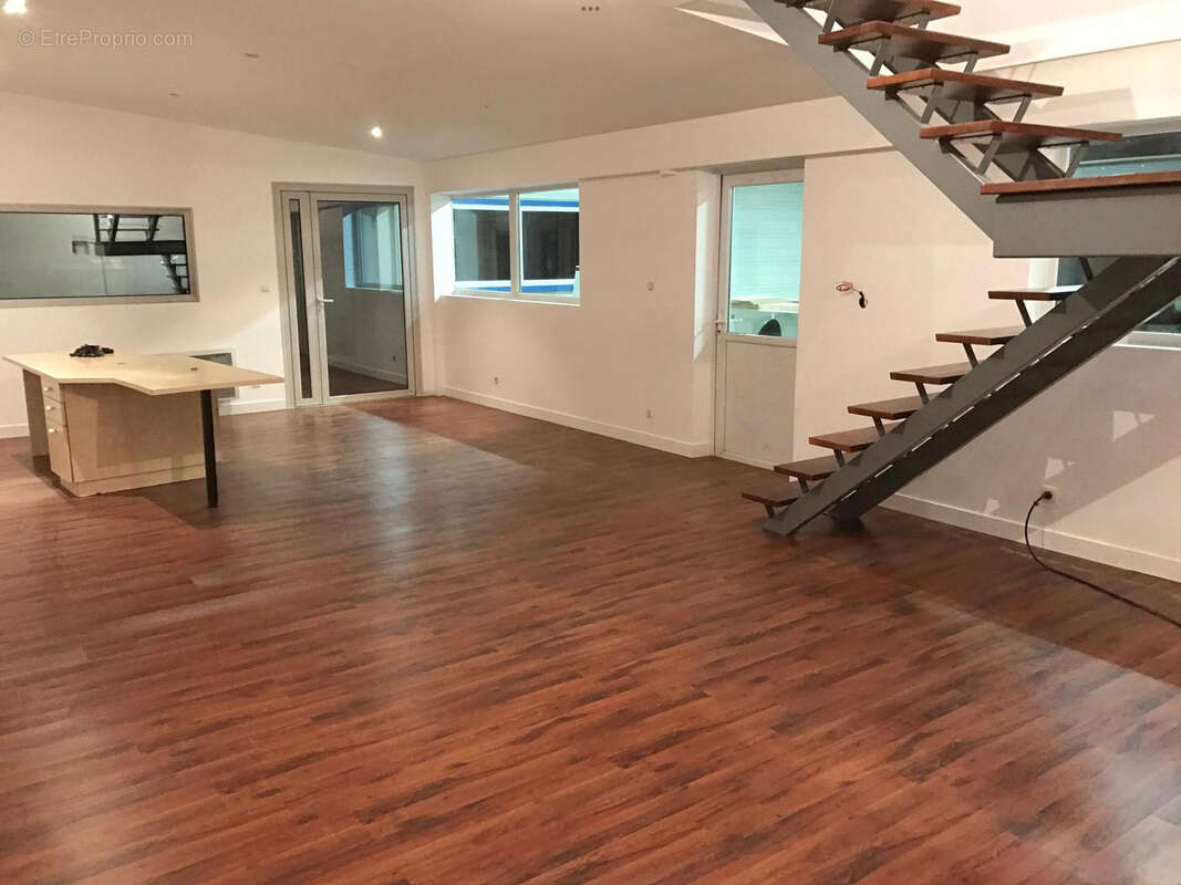 Commerce à SAINT-NAZAIRE-LES-EYMES