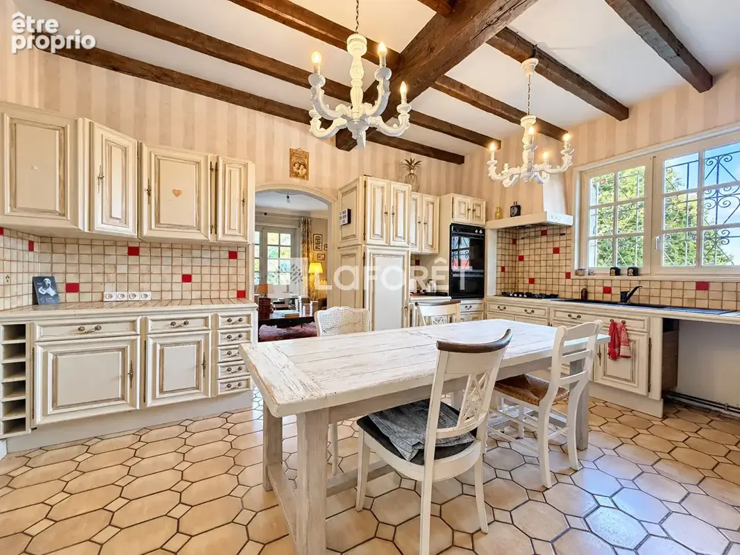 Maison de caractère - terrain  arboré et clôturé de + de 2 500 m² - photo 5