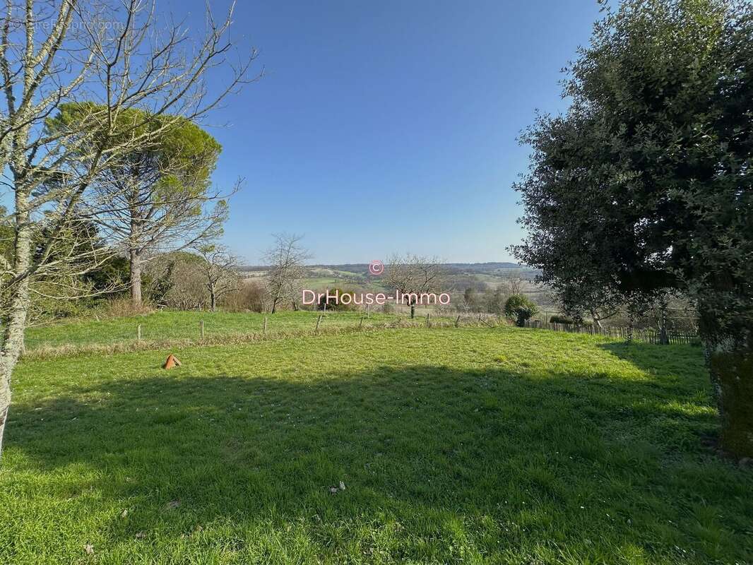 Maison à MONTMOREAU-SAINT-CYBARD