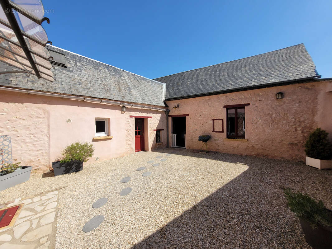 Maison à AUNEAU