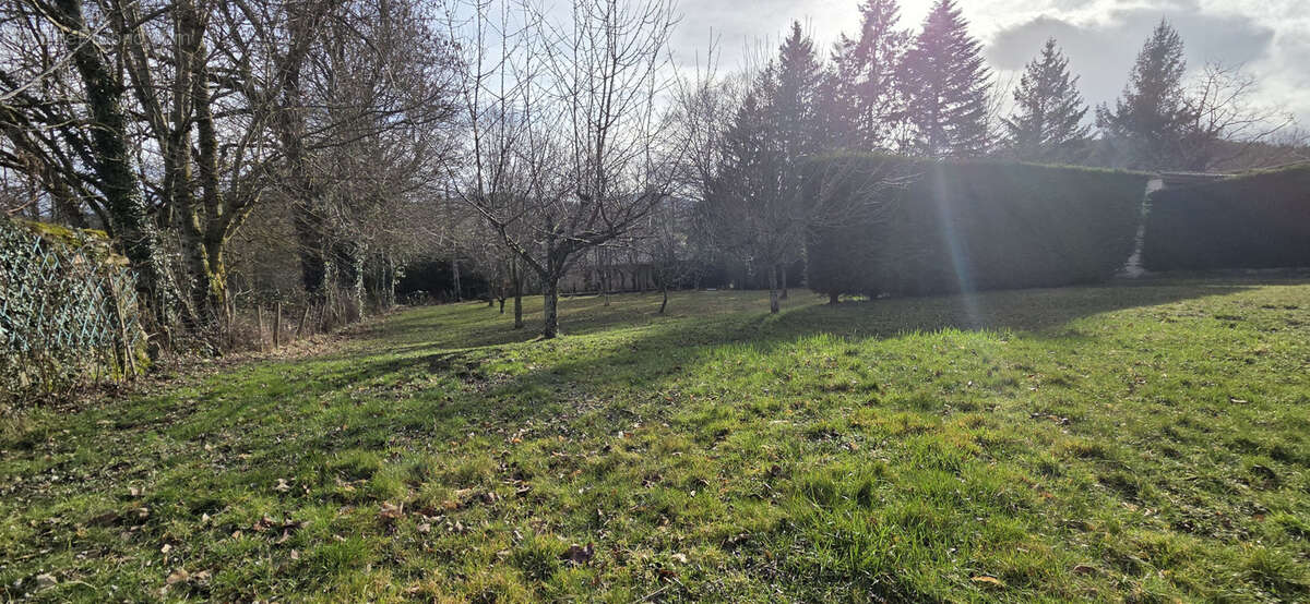Terrain à ALBOUSSIERE