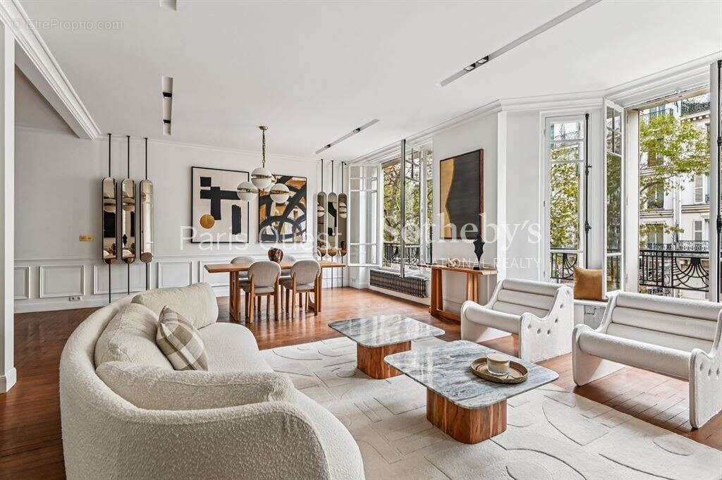 Appartement à PARIS-7E