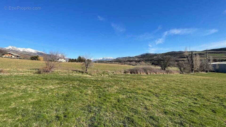 Terrain à LA ROCHETTE