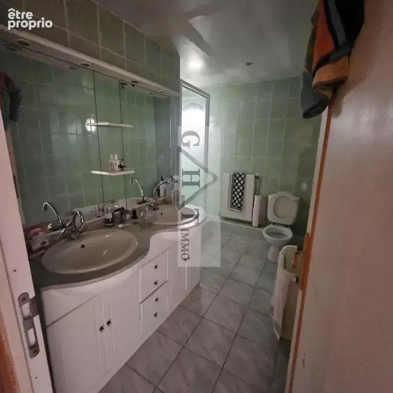Local commercial 214 m² proche RER - photo 13