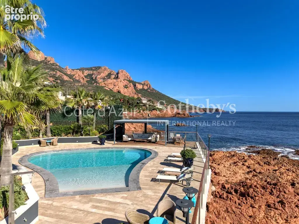 Saint Raphaël Anthéor, villa contemporaine pieds dans l’eau sur la Corniche d’Or - photo 2