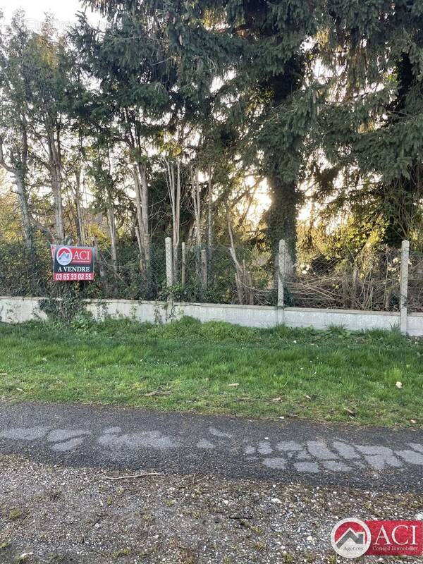 Terrain à SAINTE-GENEVIEVE