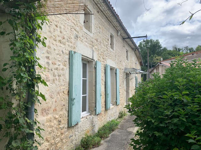 Maison à SAINT-THOMAS-DE-CONAC