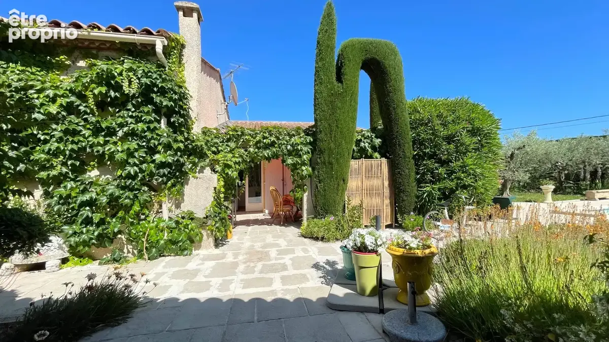 Proche Pont du Gard, villa avec parc paysager, piscine et double garage - photo 14