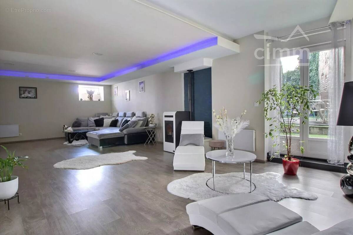 Maison à LES AIX-D'ANGILLON