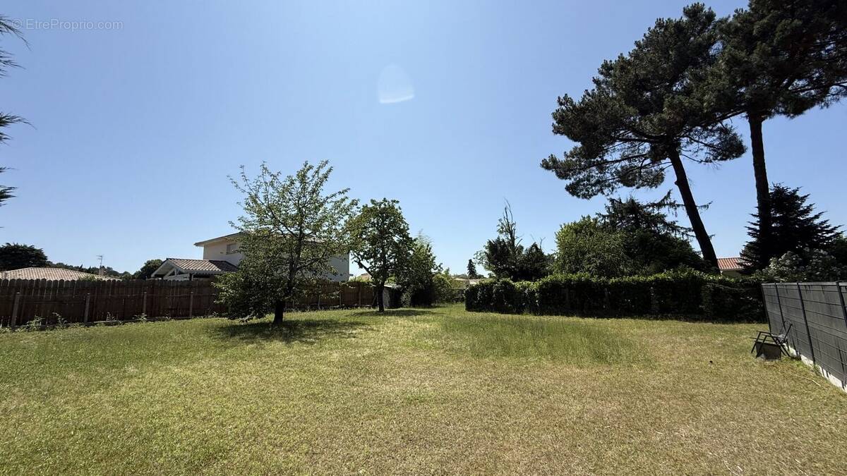 Terrain à GRADIGNAN