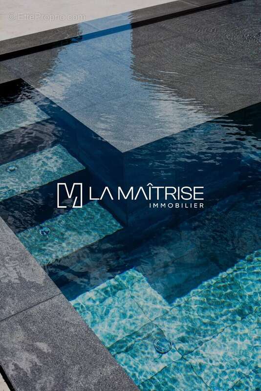 Maison 288 m² à Saint-Maximin-La-Sainte-Baume  - photo 6
