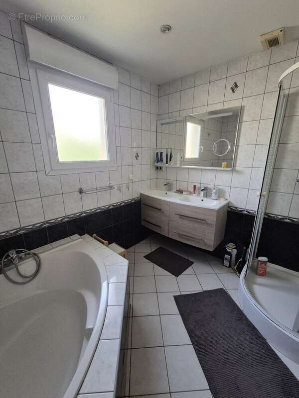 Maison à SAINT-PIERRE-EYNAC