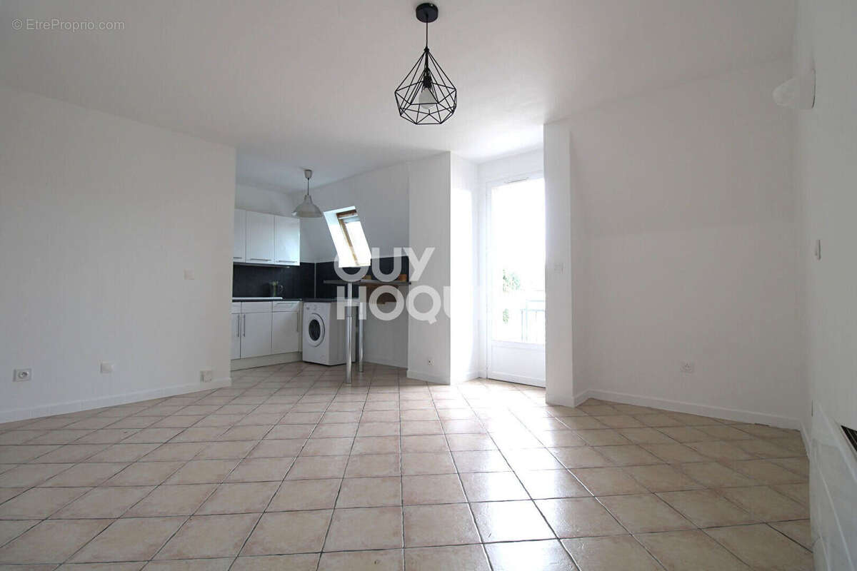 Appartement à MANDRES-LES-ROSES