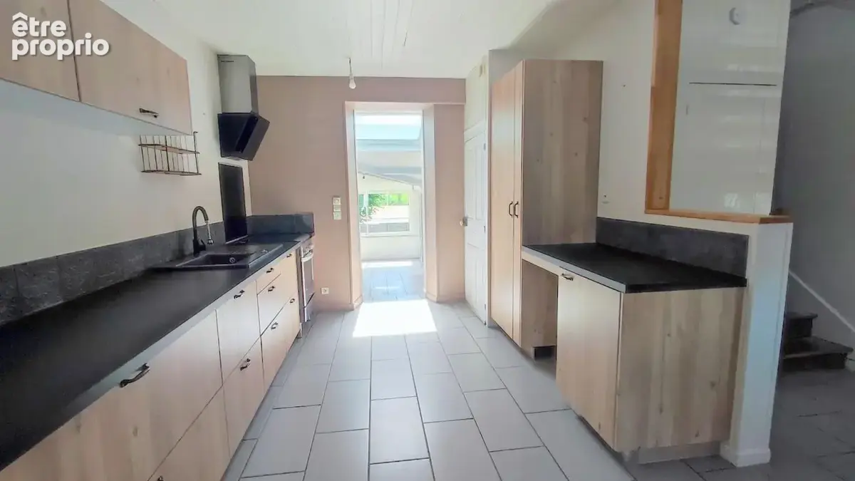 Maison rénovée alliant cachet et confort moderne - photo 4