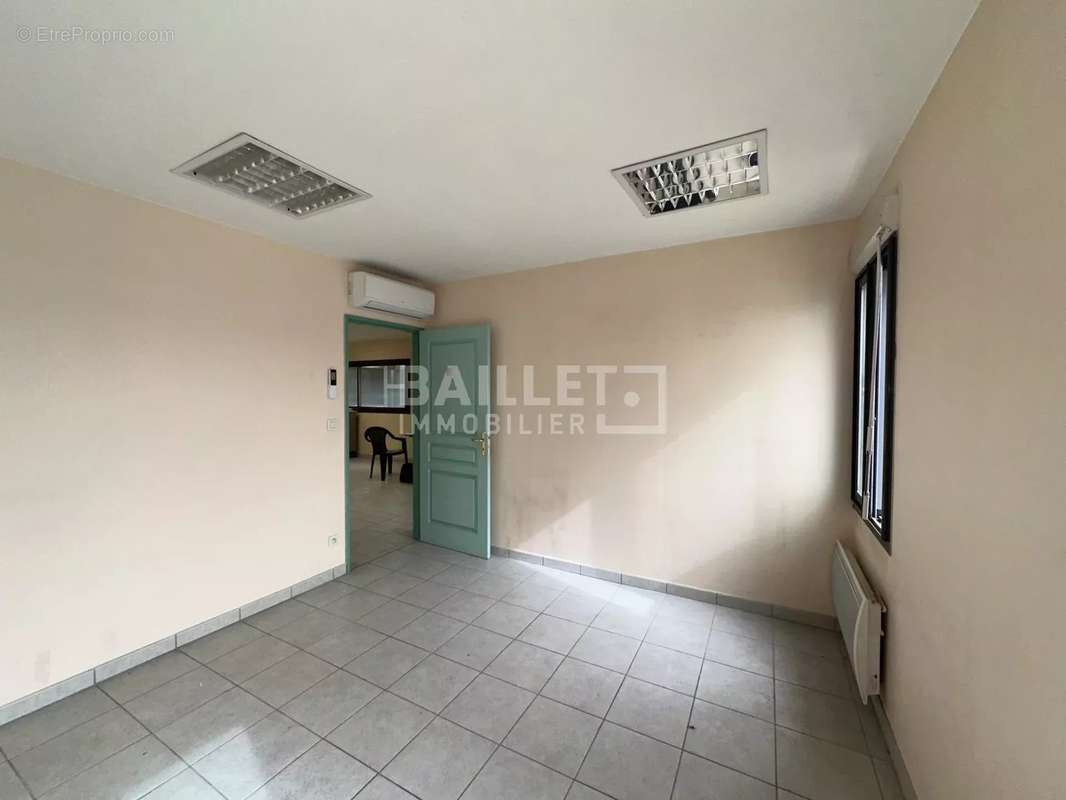 Commerce à TOURRETTES