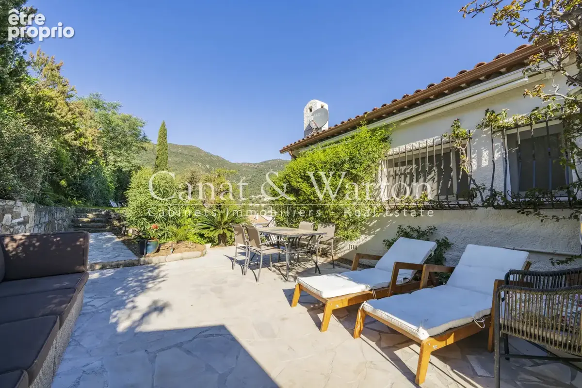 À 2 kms du centre: villa rénovée avec piscine à cavalaire avec vue mer & collines - photo 3