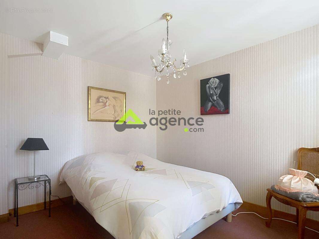 Maison familiale 7 pièces   145 m2   Terrain de 1 631 m2   A - photo 10