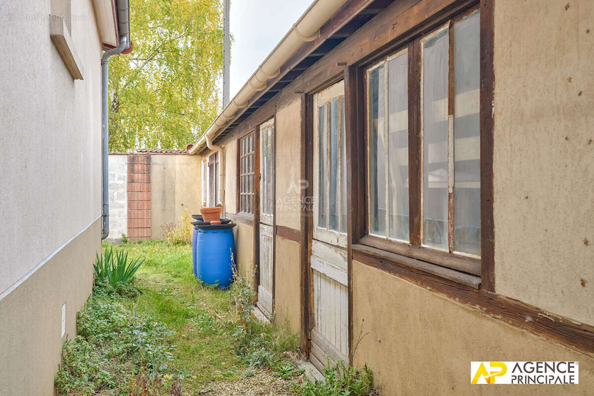 Maison à LE MESNIL-LE-ROI