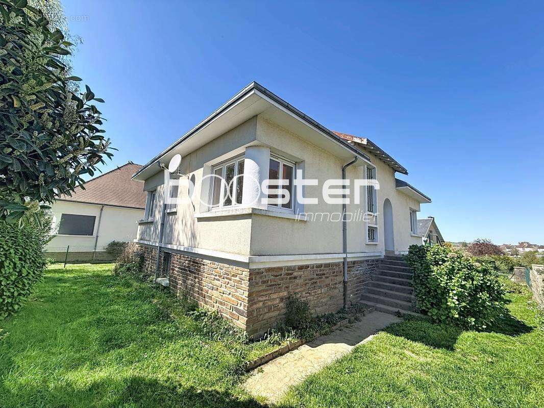 Maison à SAINT-YRIEIX-LA-PERCHE