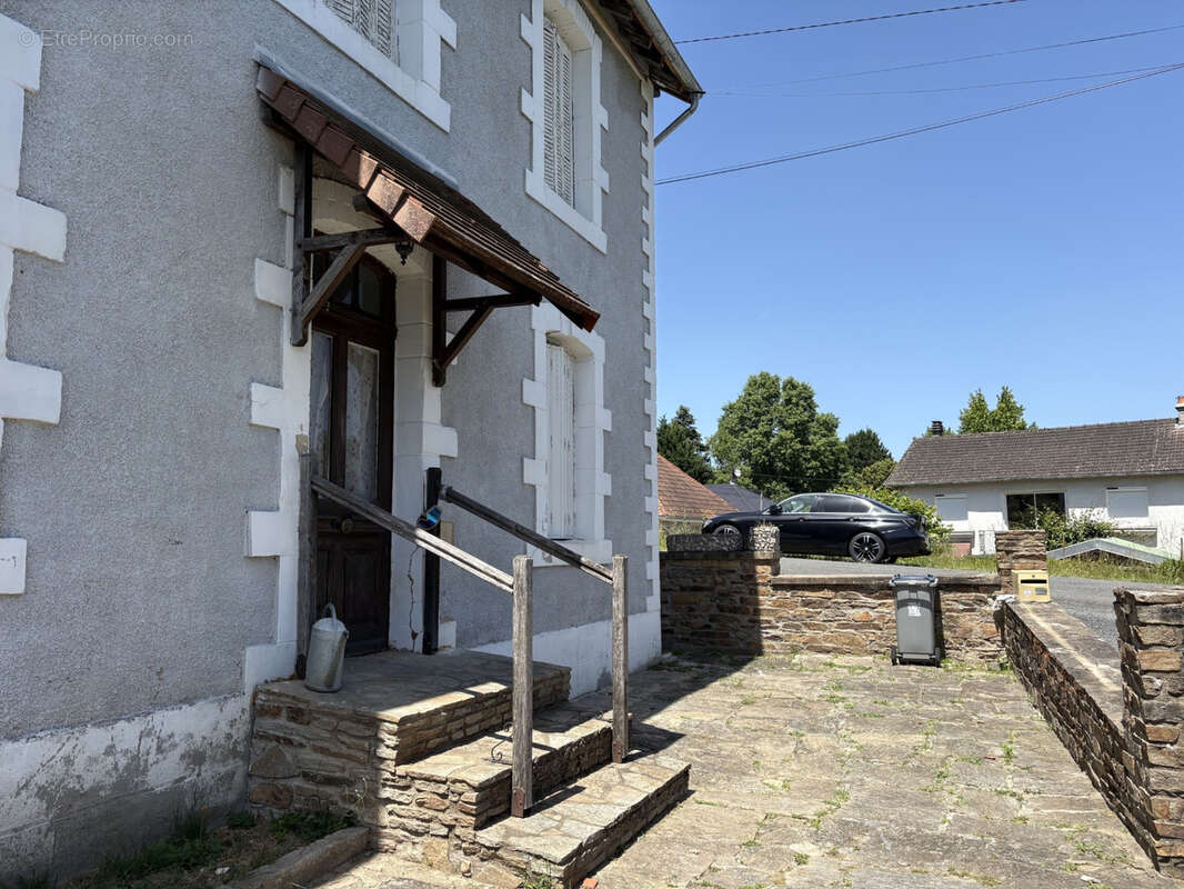 Maison à COUSSAC-BONNEVAL