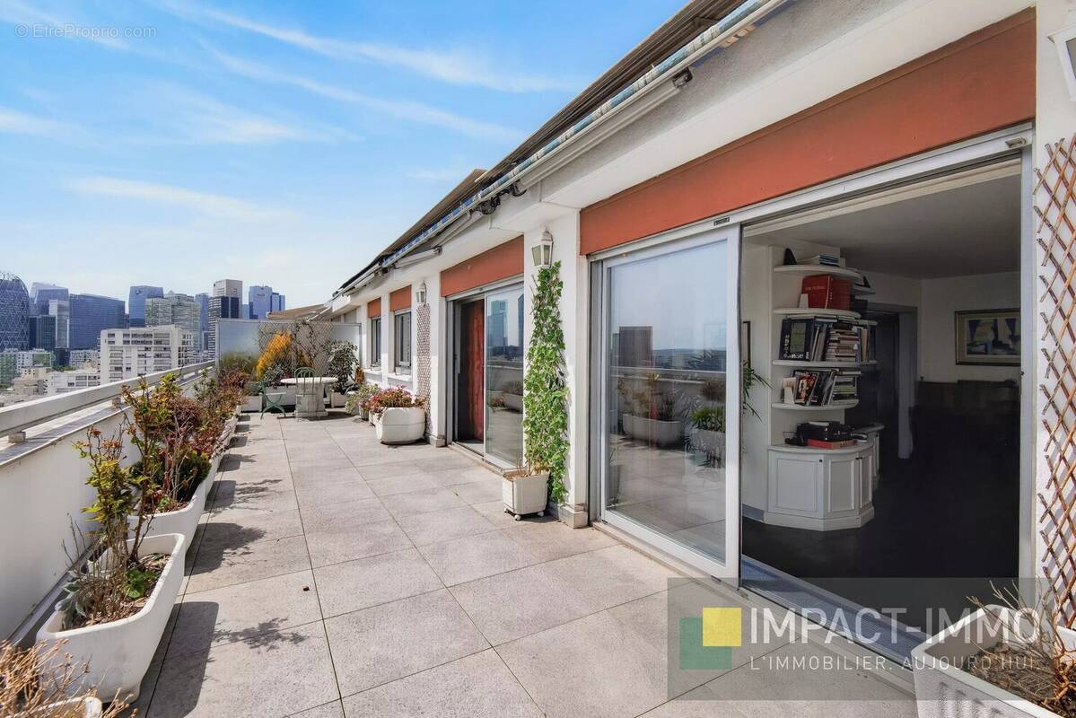 Appartement à COURBEVOIE