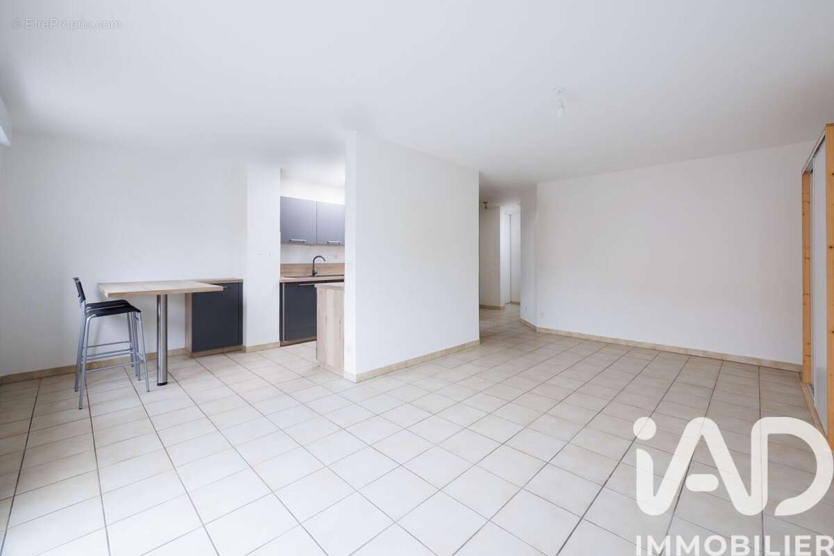 Photo 2 - Appartement à SAINT-GENIS-LES-OLLIERES