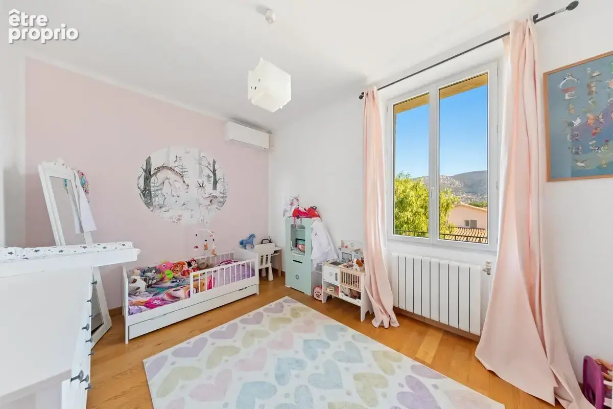 Toulon Est, Quartier Lamalgue : Unique ensemble d'appartements réunis   4 chambres, Jardin & Grand garage - photo 9