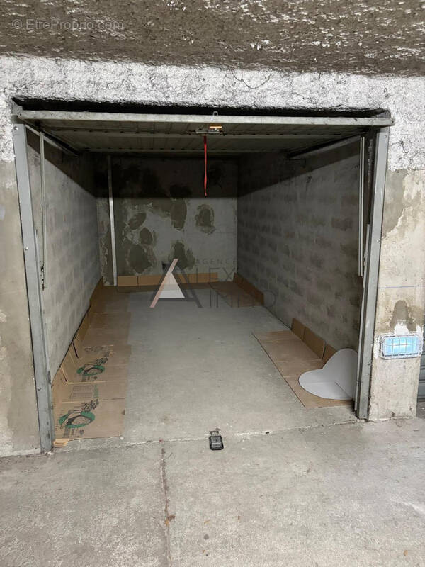 Parking à MARSEILLE-12E