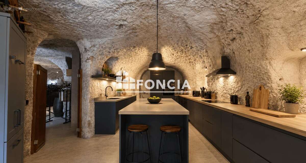 Cave et terrain constructible exceptionnel - photo 4