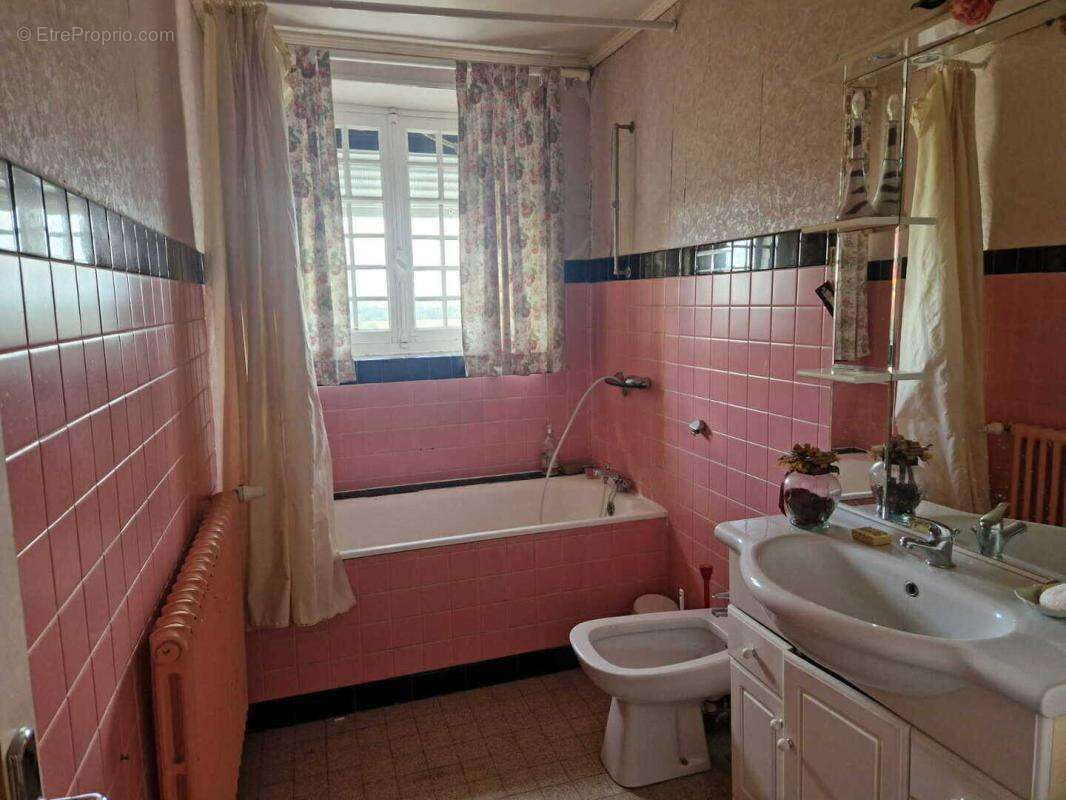 Maison à NEUVILLE-LEZ-BEAULIEU