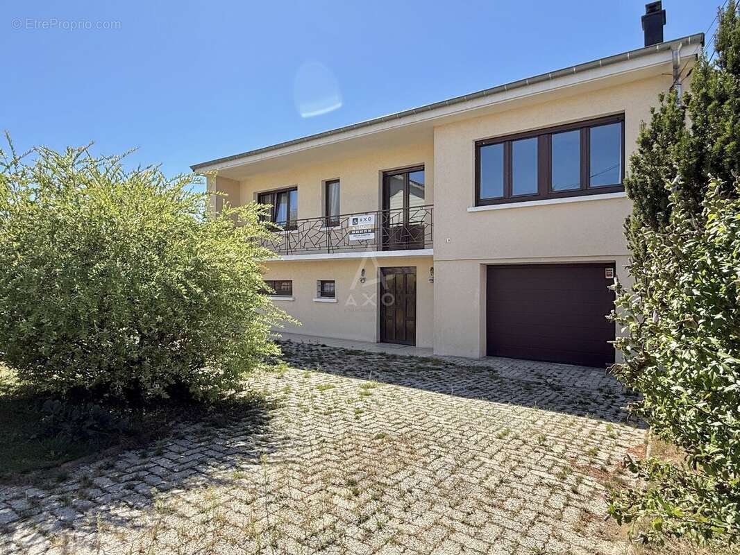 Maison à COURCELLES-CHAUSSY