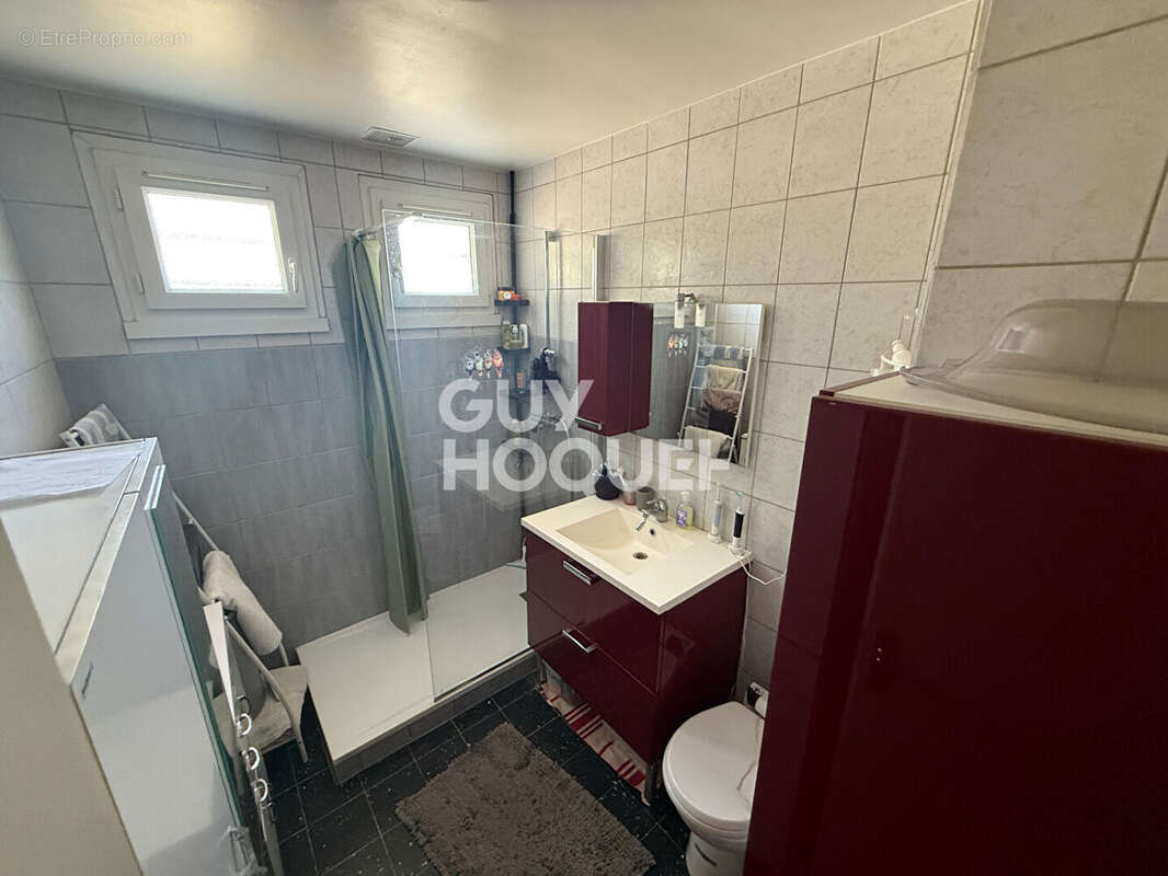 Maison située à Veneux Les SablonS 5 pièce(s) 131 m2 avec 4 chambres dans un quartier calme et à proximité de la gare SNCF - photo 11