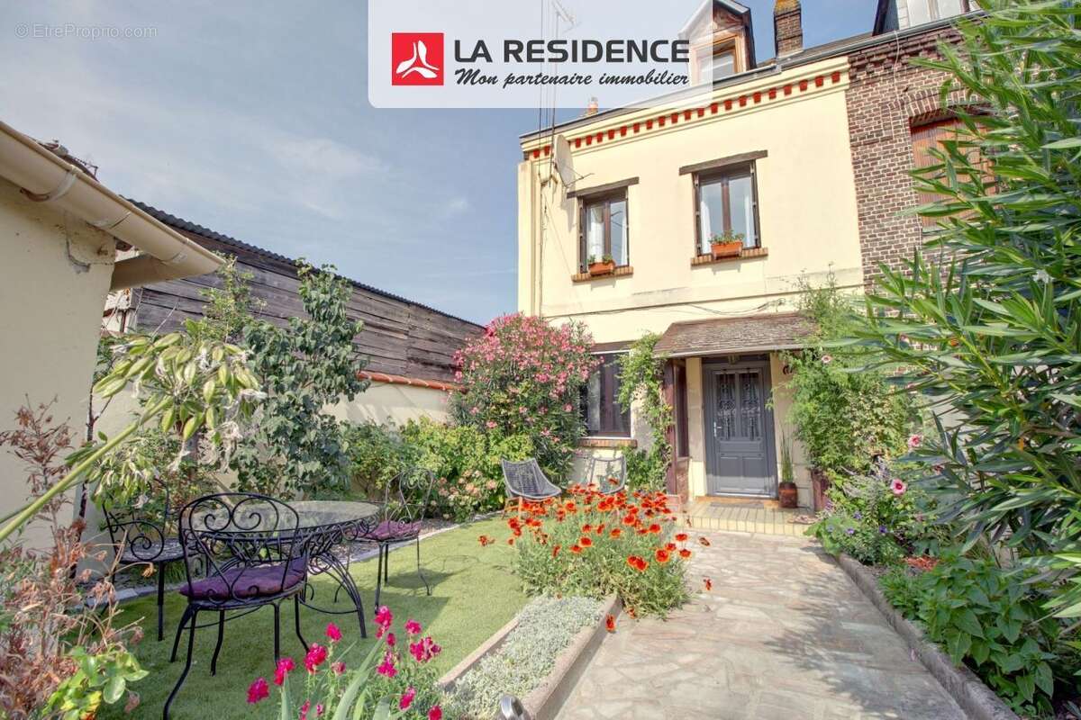 Maison à SAINT-ETIENNE-DU-ROUVRAY