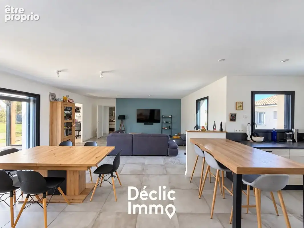 Une pépite à Jaunay-Marigny : deux maisons pour voir plus grand - photo 2