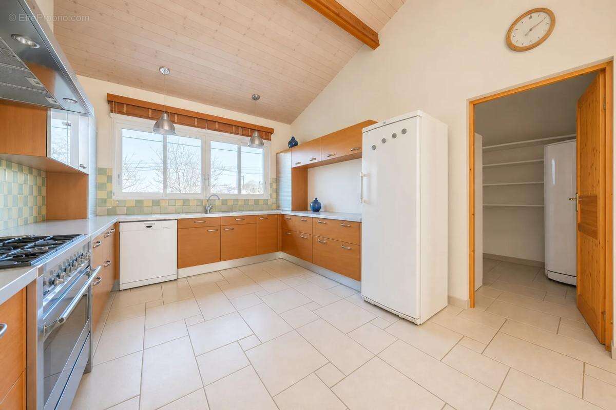 Maison lumineuse de 196 m² à Cubzac-les-Ponts - photo 6