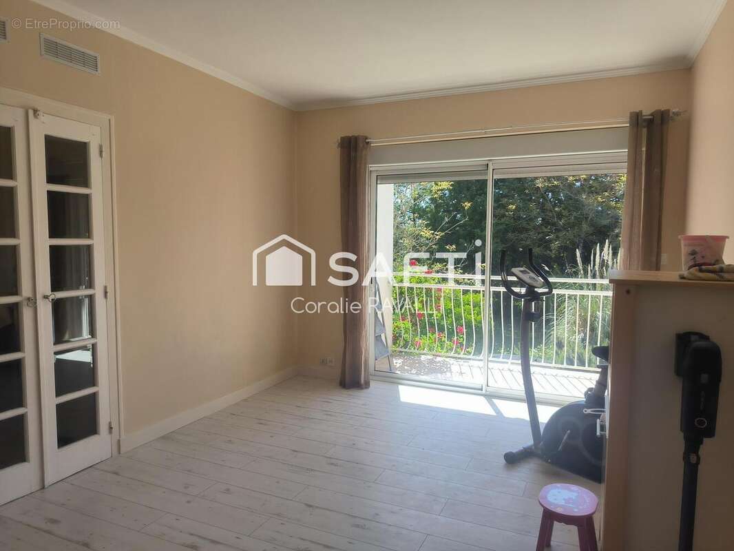 Photo 8 - Maison à ROULLET-SAINT-ESTEPHE